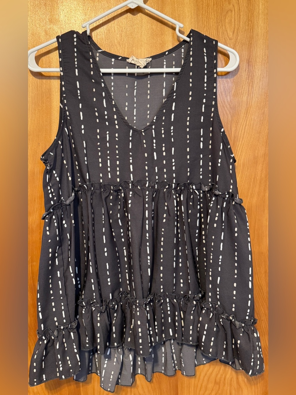 Women’s Gray & Cream Printed Sleeveless Ruffle Top